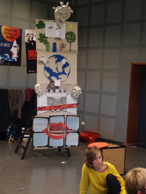 "Putin is skiing" at the Le Manifeste festival in France