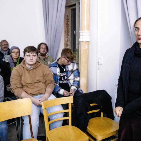 https://www.theatrelisen.com/wp-content/uploads/2022/08/putin_lyzuje-moravska_trebova-foto-majda_slamova-1-480x480.jpg