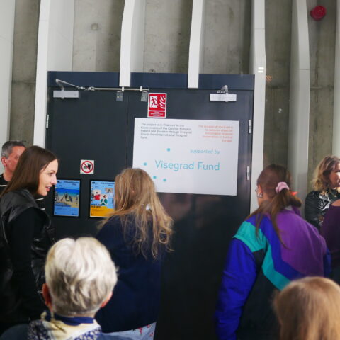 https://www.theatrelisen.com/wp-content/uploads/2025/04/beseda-Varsava-Kriplstreka-Visegrad-1-1-480x480.jpg
